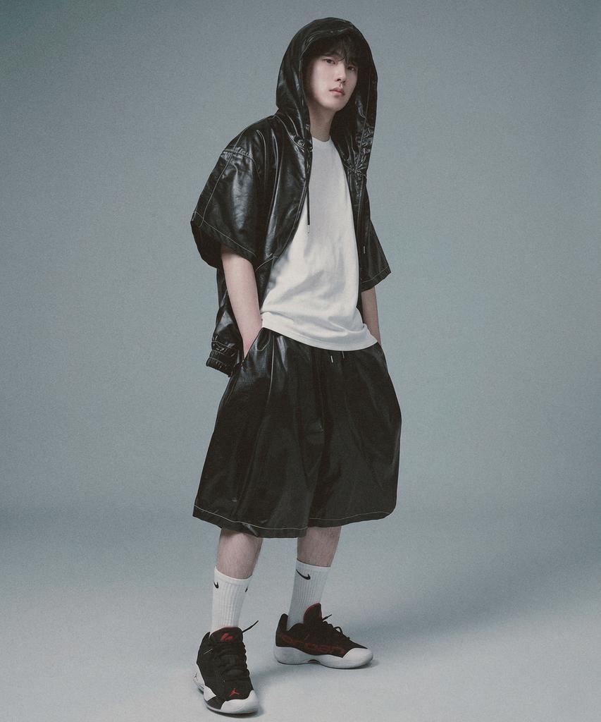 Nainneoscheu Glossy Foreder Wide Shorts_Black