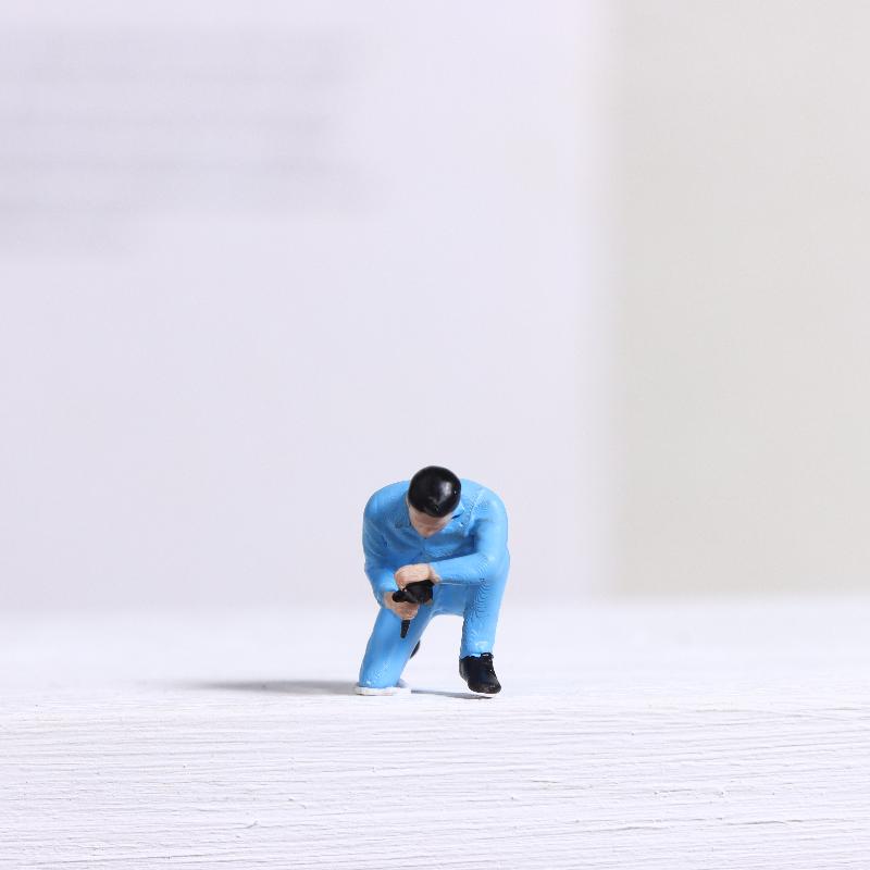 1 Pezzo 1/64 Miniatura Pographer Tavolo da Sabbia Paesaggio Mini Figura Modello Oggetti di Scena Creativo Pografia Esposizione Collezione Decorazione