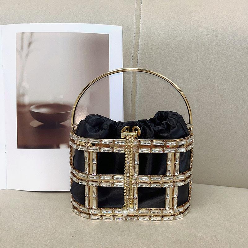 Metal shiny ineffectual water diamond hollow simple vegetable basket banquet silk satin bucket messenger bag чёрный