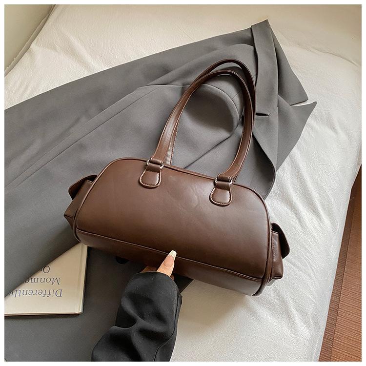 

Underarm super fire small bag women s versatile 2025 new Korean version versatile messenger bag fashion portable bowling bag