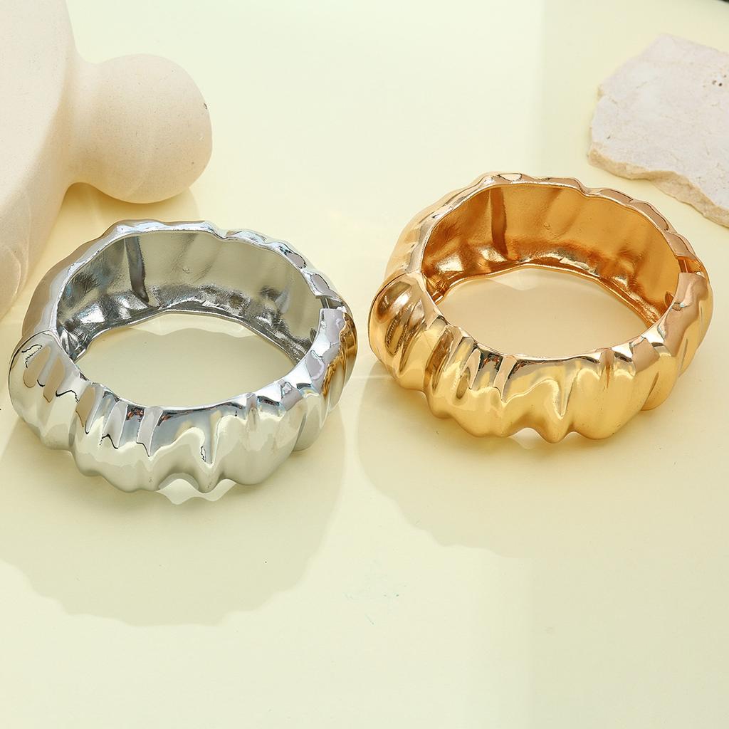 Irregular pleated metal bracelet, high-end texture bracelet, jewelry, opening trend light luxury jewelry