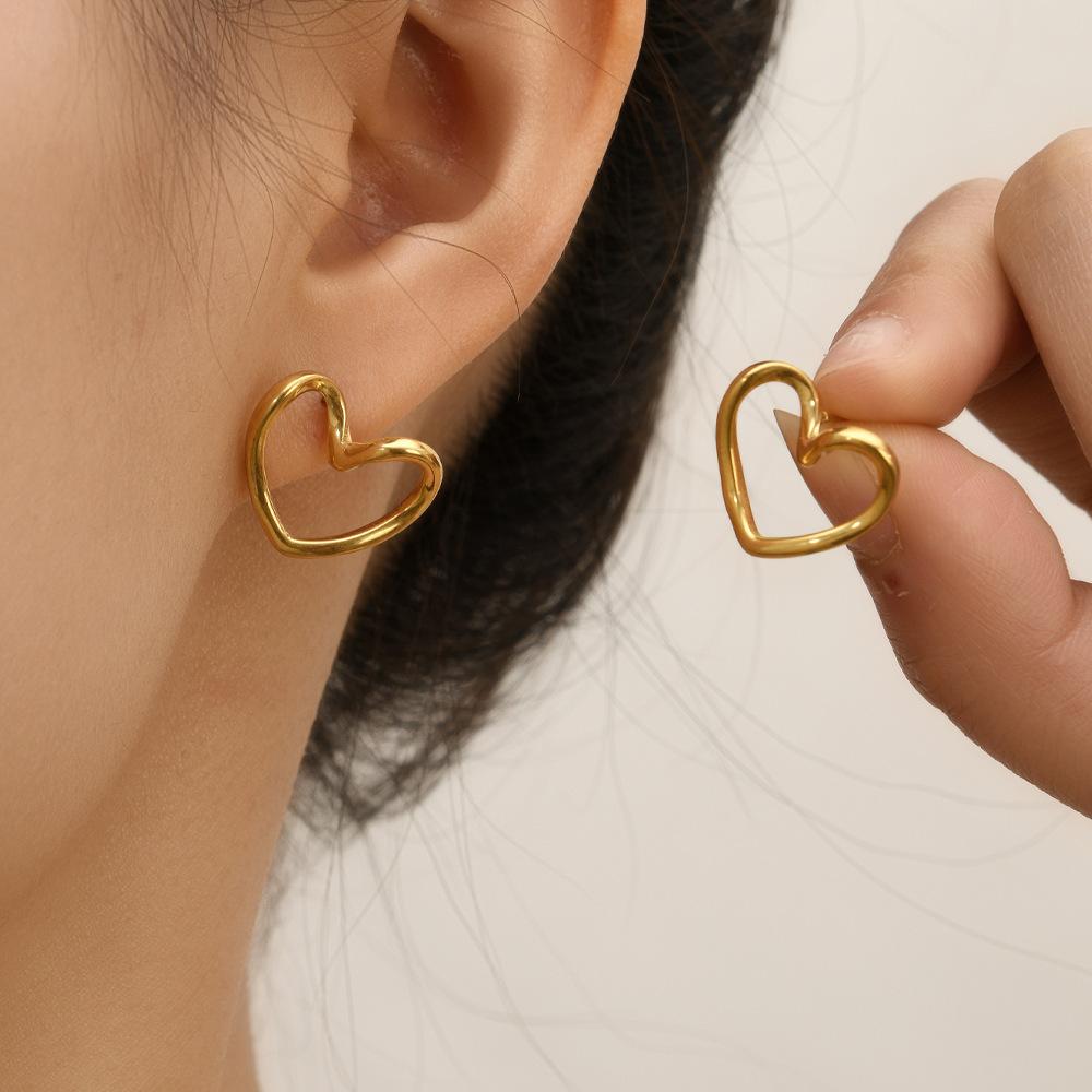 Stainless Steel Earrings Hollow Heart Earrings Fashionable High-end Feel 18k Gold Plated Titanium Steel Jewelry