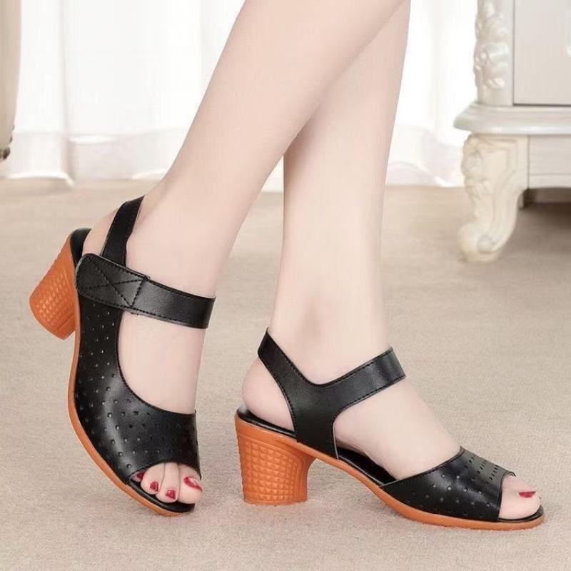 

Middle mother shoes summer middle heel thick heel hollow women s sandals Velcro color retro simple fish mouth shoes 41 чорний