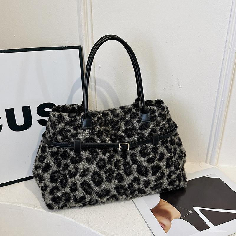 Fashion leopard print handbag women's new simple personalized shoulder bag niche woolen underarm bag