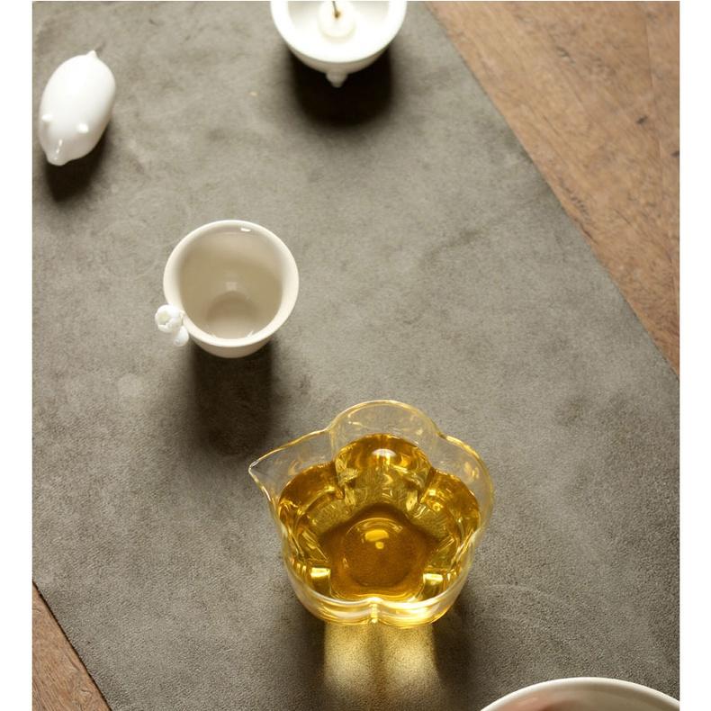 Thickened Glass Fair Cup High Temperature Resistant Transparent Fair Cup Flower Shape Even Cup Japanese Style Tea Divider