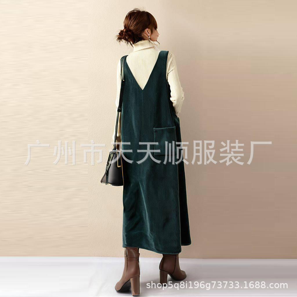 Spring and Autumn [Two-piece set] Solid color turtleneck sweater + v-neck sleeveless corduroy dress