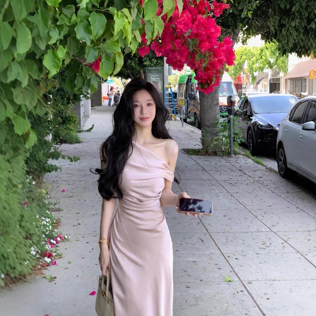 French Swan Neck One-Shoulder Summer Dress: Pleated, Waist-Cinching, Hip-Hugging Style for a Chic Look