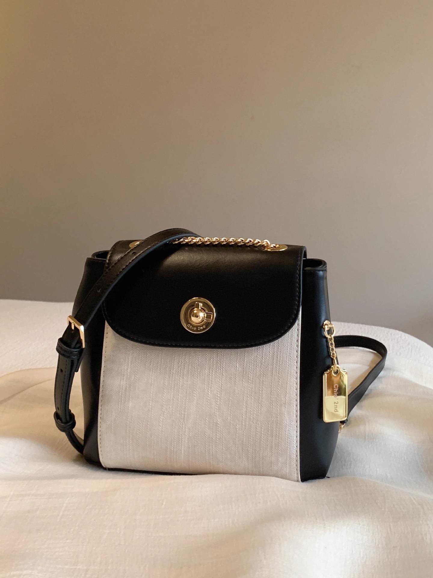 

Floating Island Oil Painting Backpack Women s 2024 New Niche Pink Mist Korean Chain Small Backpack чорний