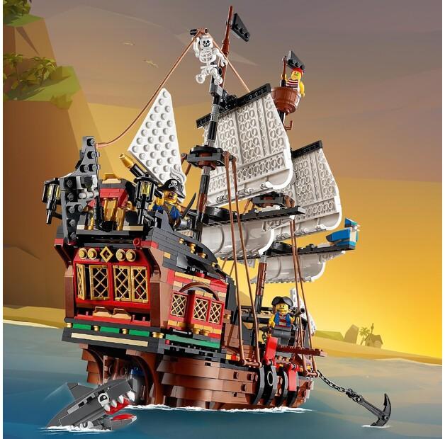 LEGO Creator 3-in-1 31109 Pirate Ship
