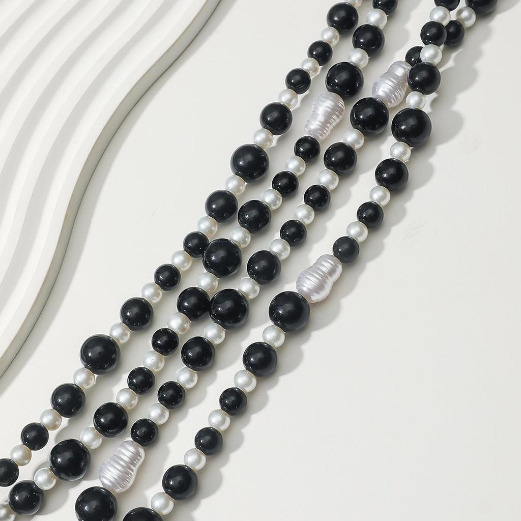 Elegant Retro Pearl Necklace: Women's High-End Light Luxury Sweater Chain.