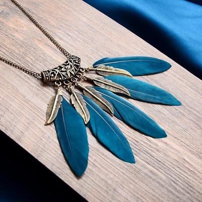 Collier de pull rétro en forme de feuille, longue chaîne de pull, plume européenne et américaine, collier féminin