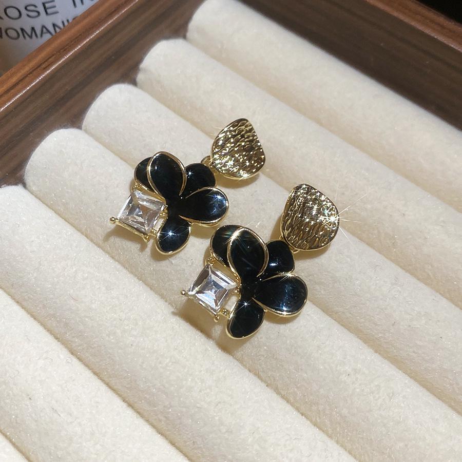 Silver Needle Rhinestone Drip Oil Flower Earrings - Elegant, Versatile, High-End Dangle Jewelry.