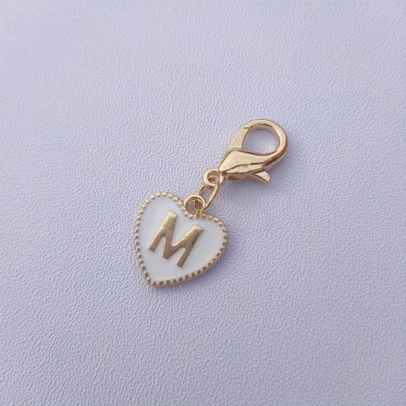 Hetsäljande 26 engelska bokstäver vit dubbelsidig persikohjärta nyckelring hjärtformad legeringsaccessoarprydnad