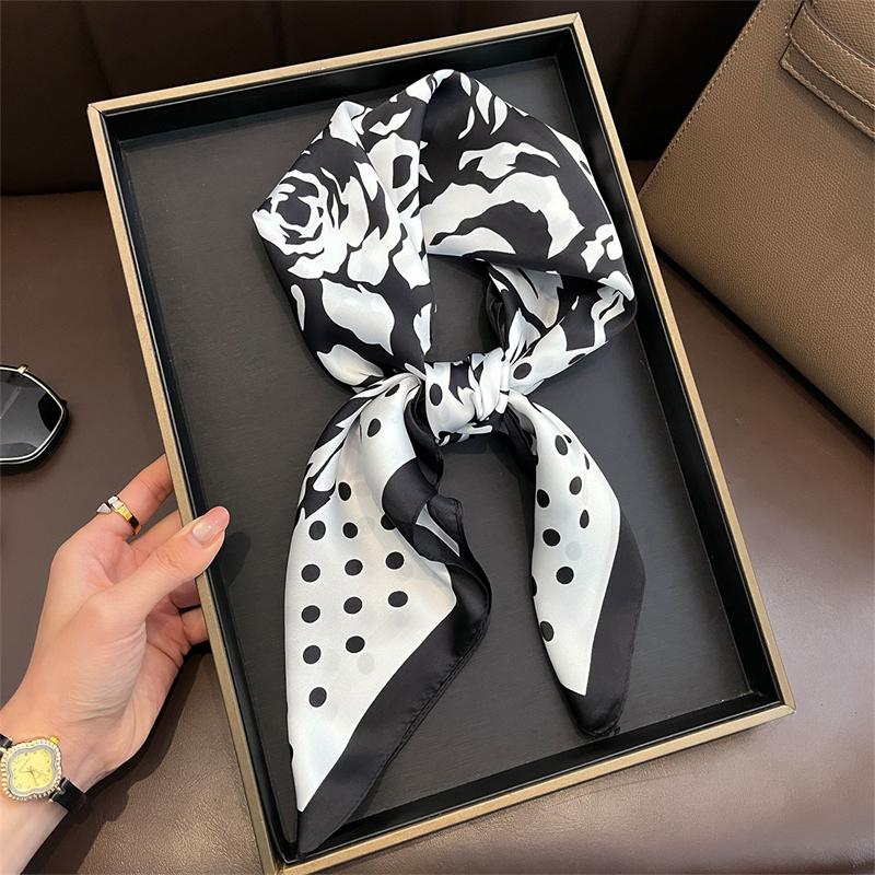 2025 Summer Leopard Print 70cm Square Beach Silk Scarf Casual Bufanda Thin Bandana Neck Women Head Wrap Hair Scarves Shawl