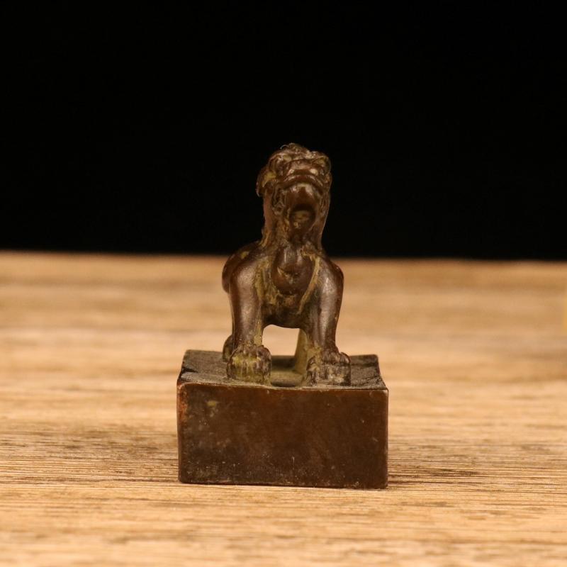 Antique Bronze Kirin Seal Desktop Ornaments Copper Animal Miniature Figurine Lucky Brass Kirin Statue Feng Shui Decoration