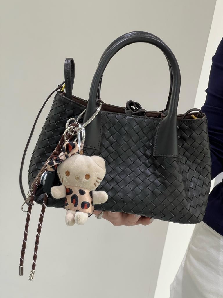 Versatile women's bag, sheepskin woven cabbage basket bag, fashion tote bag, single piece crossbody bag, handbag woman