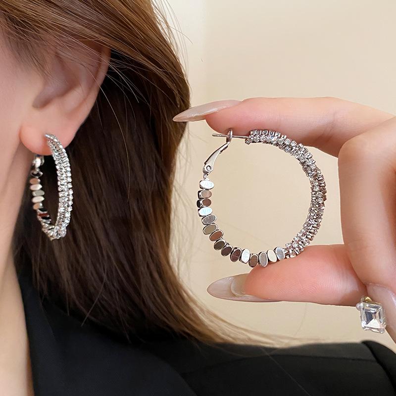 High-End Silver Geometric Round Earrings - Elegant and Simple for Everyday Style