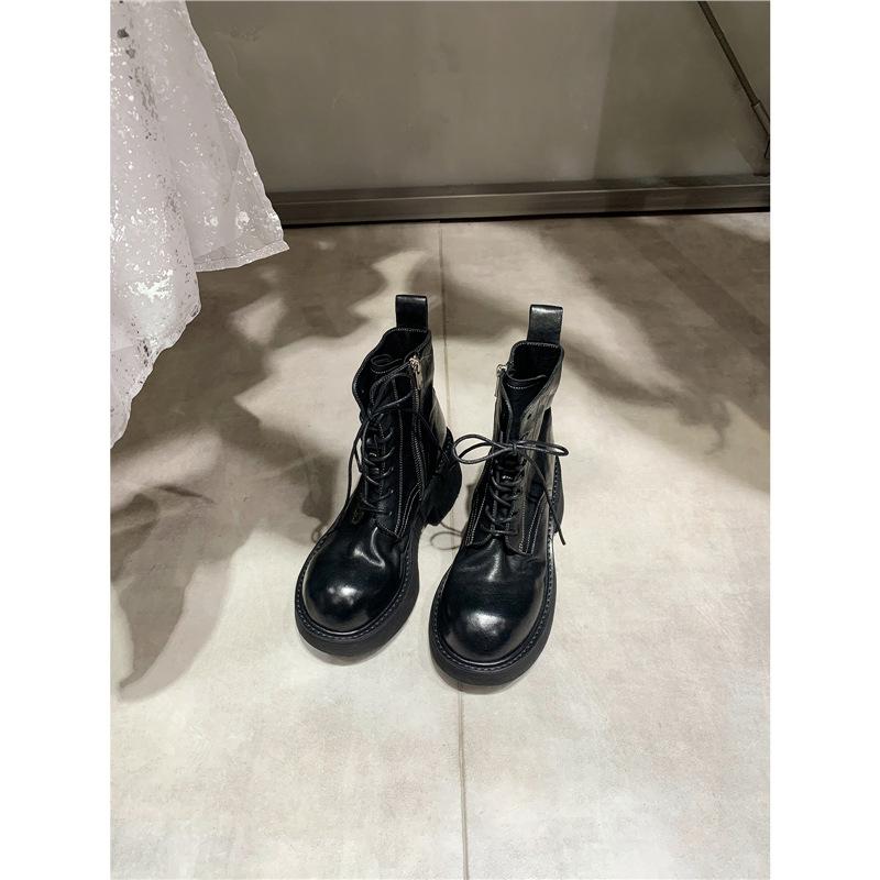 Traubenfarbene Damen-Retro-Lokomotiv-Kurzstiefel mit Schnalle, runder Zehenpartie, dicker Sohle und erhöhendem mittelhohem Schaft sind vielseitig für Mädchen in au.