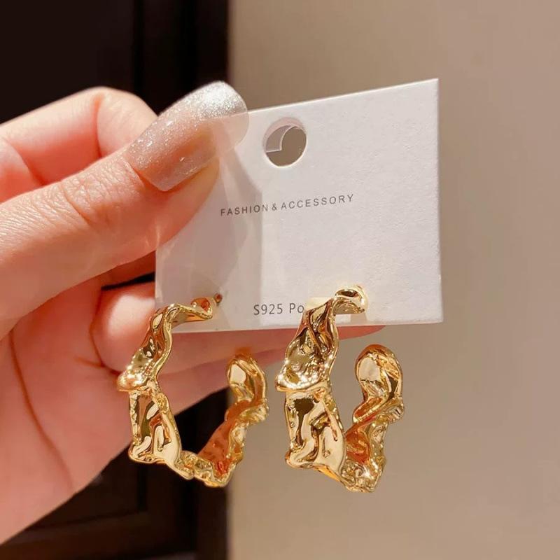 

Premium Sense ins Cold Wind Earrings Geometric Irregular Circle Earrings Niche Independent Metal Folded Stud Earrings Female 925 silver needle золотой