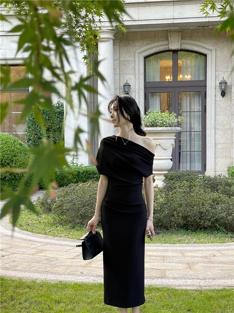Off-the-shoulder Dress Women's Spring and Summer Waist and Thin Temperament Pleated Skirt French One-word Shoulder Sexy Small Dress Long Dress