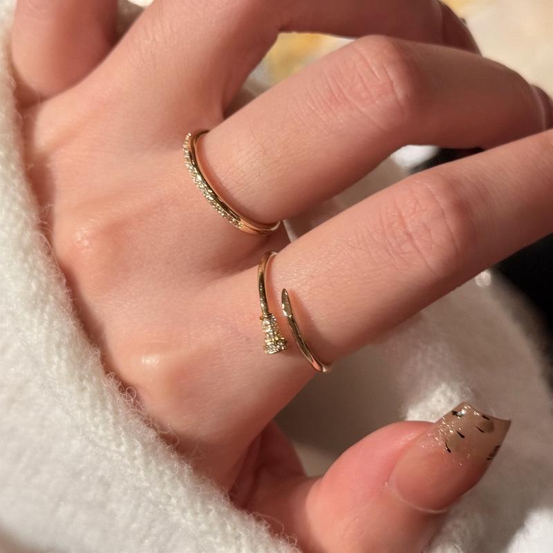 Korean Style Sparkle Diamond Ring for Women – Exquisite Niche Light Luxury Finger Ring with Internet Celebrity Appeal