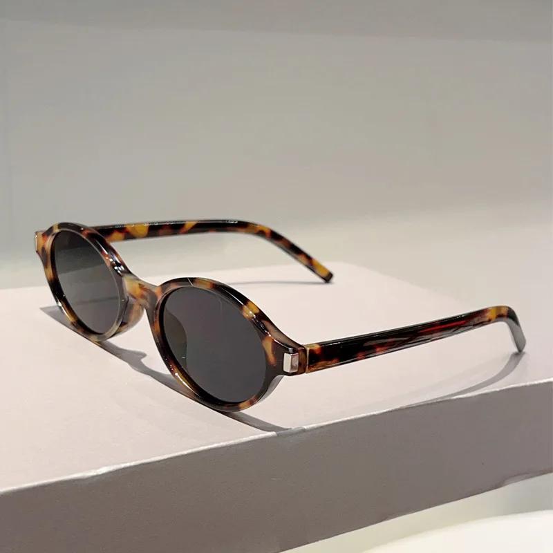 Classic Oval Vintage Sunglasses Women For Men  Luxury Brand Designer Punk Shades Sexy Ladies Rivet Popular Sun Glasses Uv400