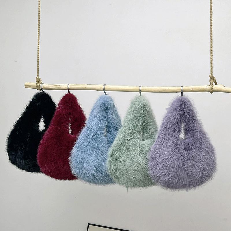 Kleine Hobo Henkeltaschen für Damen Schultertaschen Designer Fellige Geldbörse und Handtaschen Modische Süße Damen Plüschtasche
