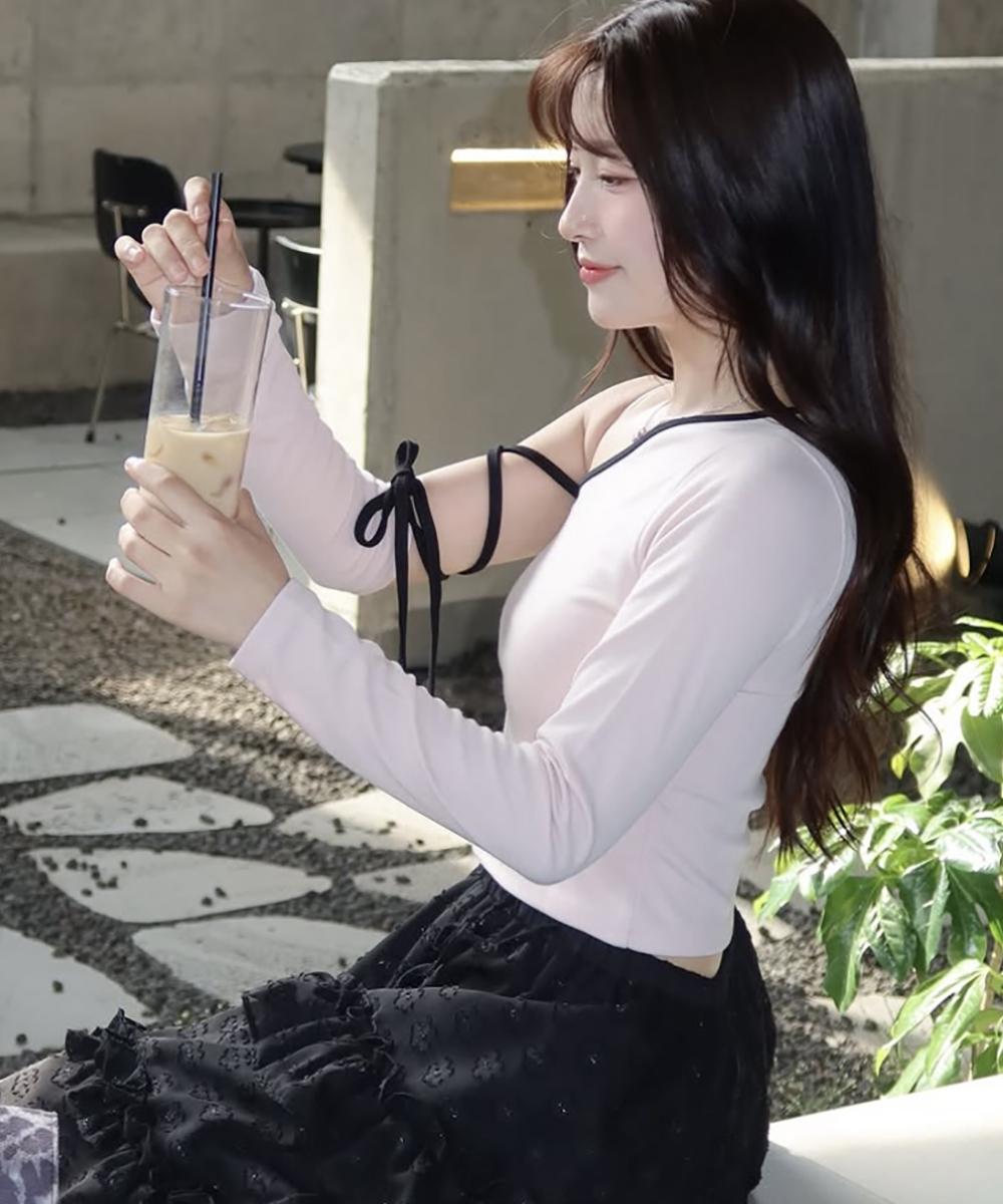 Kathrin Strap Off-Shoulder Warmer T-Shirt (Pink) Pink