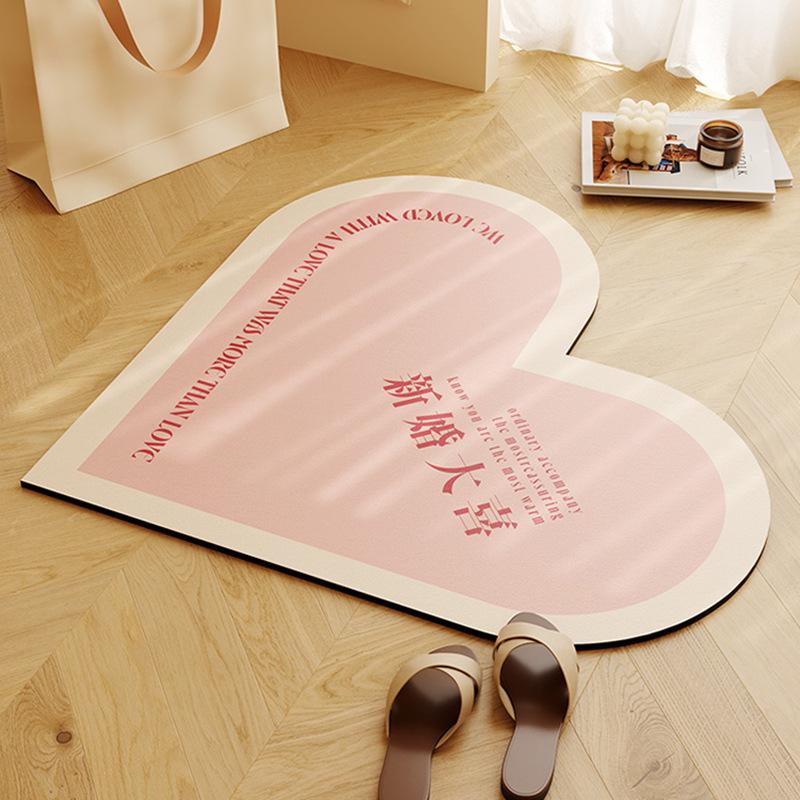 Tapete de Chão Absorvente de Água em Lama Diatomácea em Forma de Coração Vermelho Festivo Tapete para Porta de Vaso Sanitário Layout de Casa Nova Tapete Antiderrapante para Banheiro