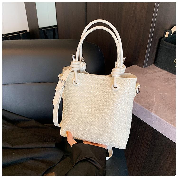 

Плетеная сумка-ведро 2025 новая модная универсальная сумка на плечо большой вместимости портативная повседневная сумка подмышку белый