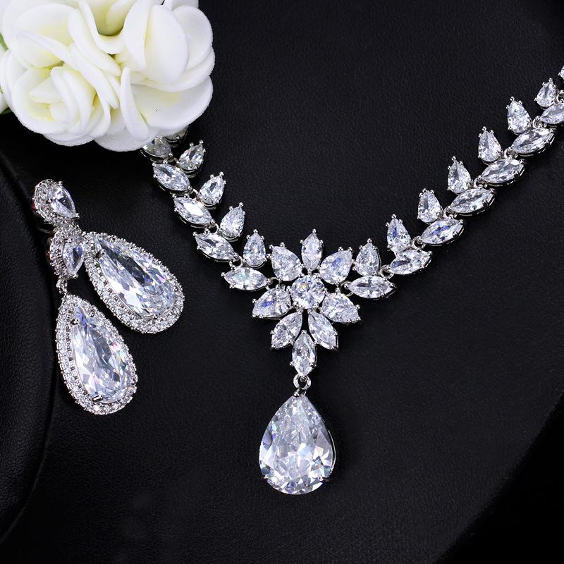 T0122 High-End Zircon Bridal Chain, Earrings, Necklaces, And Jewelry Three-Piece Set, Wedding Dress Accessories.
