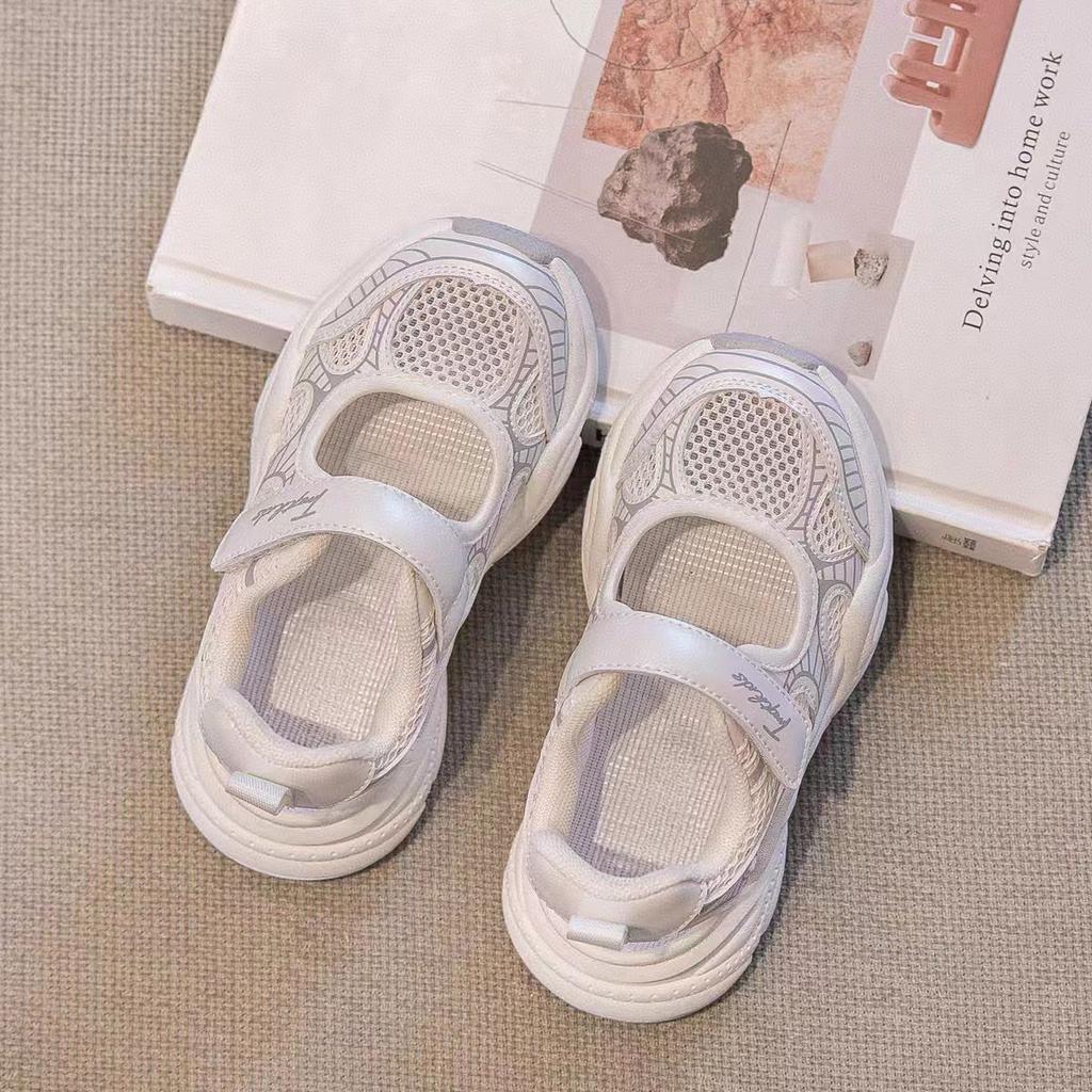 Girls Baotou Sandals Summer 2025 New Mesh Hollow Children's Sneakers Breathable Girls Casual Single Mesh Shoes