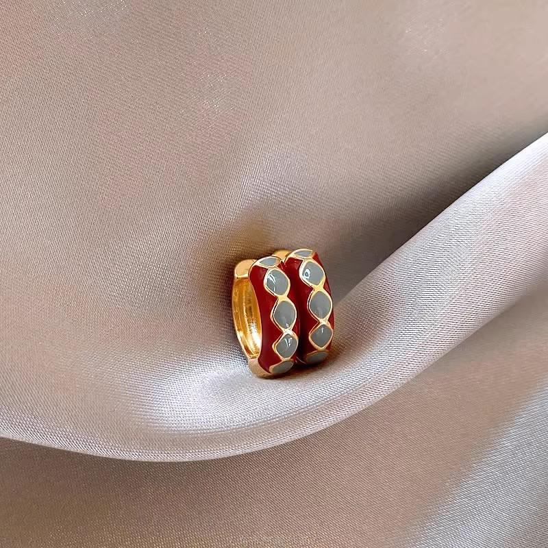 18K Gold-Plated Maillard Style Retro Stud Earrings - Light Luxury, Versatile High-End Design for Women