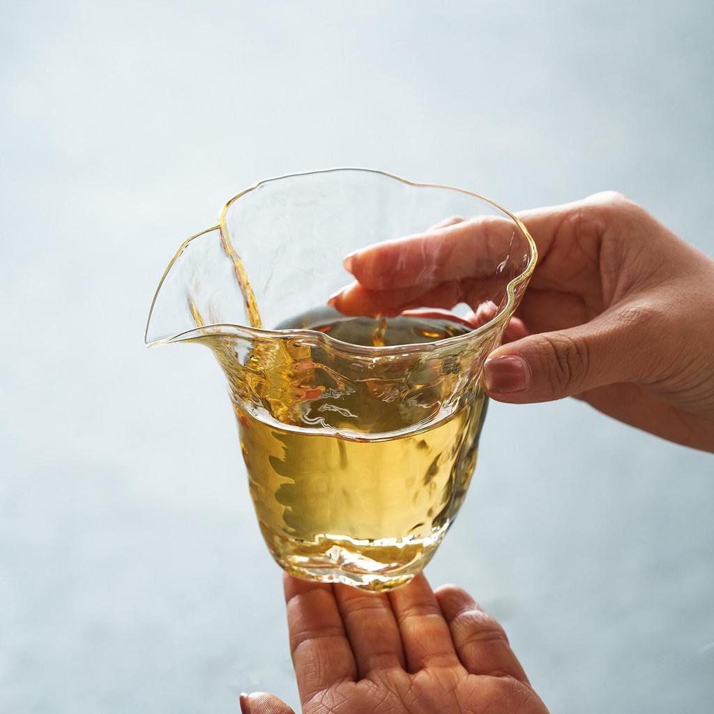 Begonia Flower Borosilicate Glass Tea Separator: Heat-Resistant Gongfu Tea Cup Set, Transparent and Anti-Scald.
