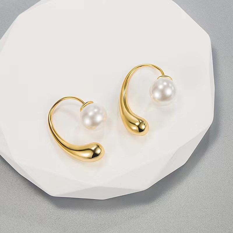 New Trendy Ears High-end Niche Design Unique Water Drop Pearl Ear Hook Autumn and Winter Earrings