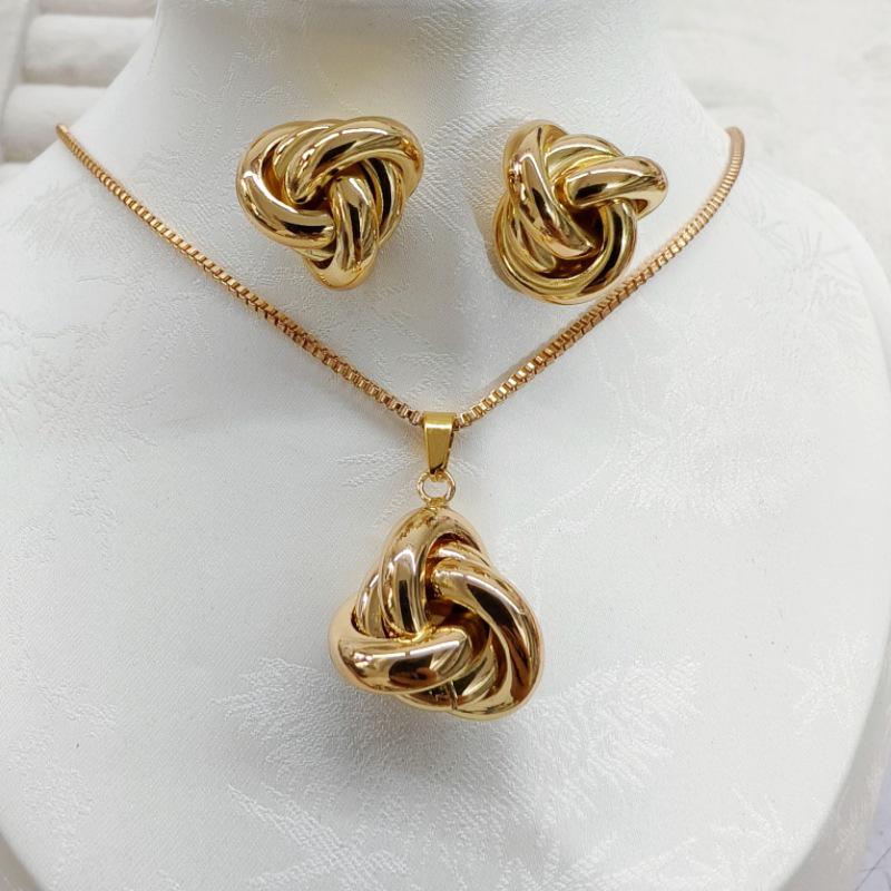 Elegant European & American Luxurious Geometric Twist Earrings & Necklace Set