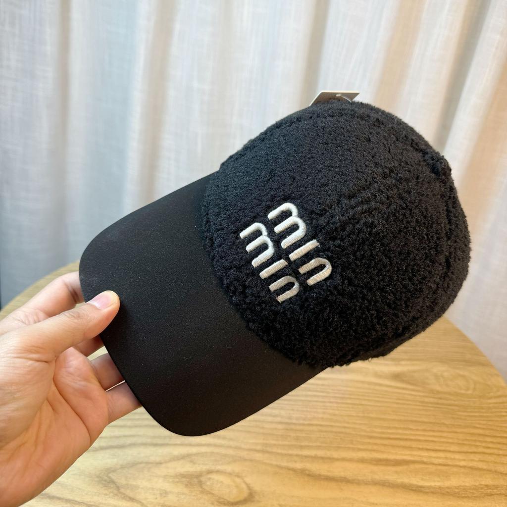 Berretto da baseball con visiera in pelle di agnello, con lettera, per donna, versatile, retrò, visiera curva, mostra il viso, piccolo, caldo, peluche, a punta, alla moda