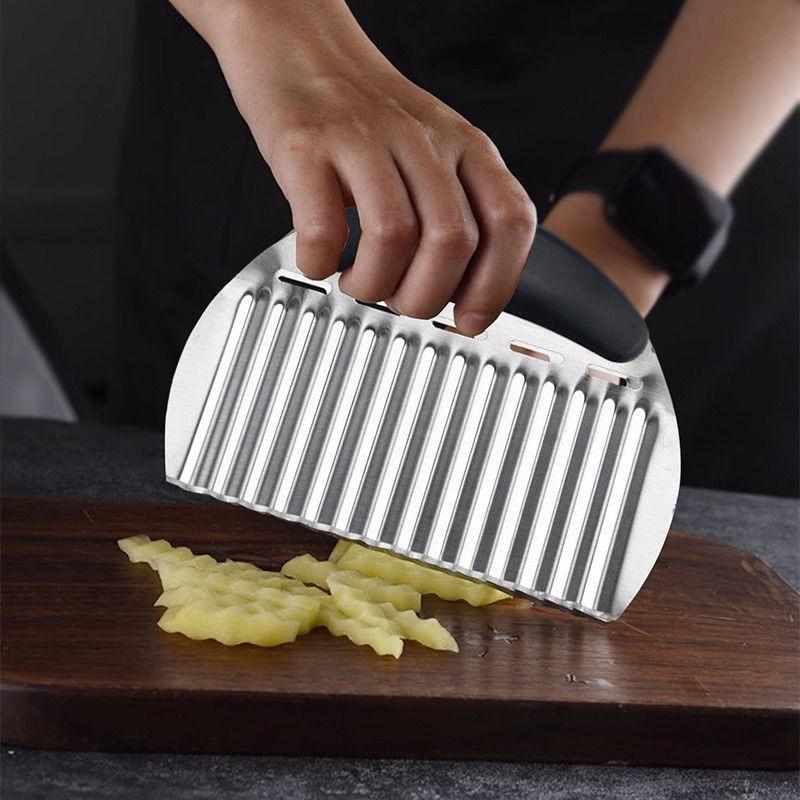 Stainless Steel Potato Cutter Crinkle Chopper Vegetables Fruits Easy To Use Wavy Blade Design Ergonomic Handle French Fry Slicer