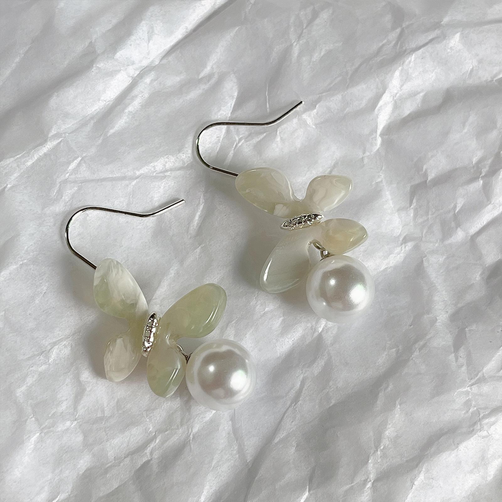

Temperament Butterfly Pearl Pendant Earrings Light Luxury High Sense Gentle Ear Hook Niche Simple Fresh Earrings Women