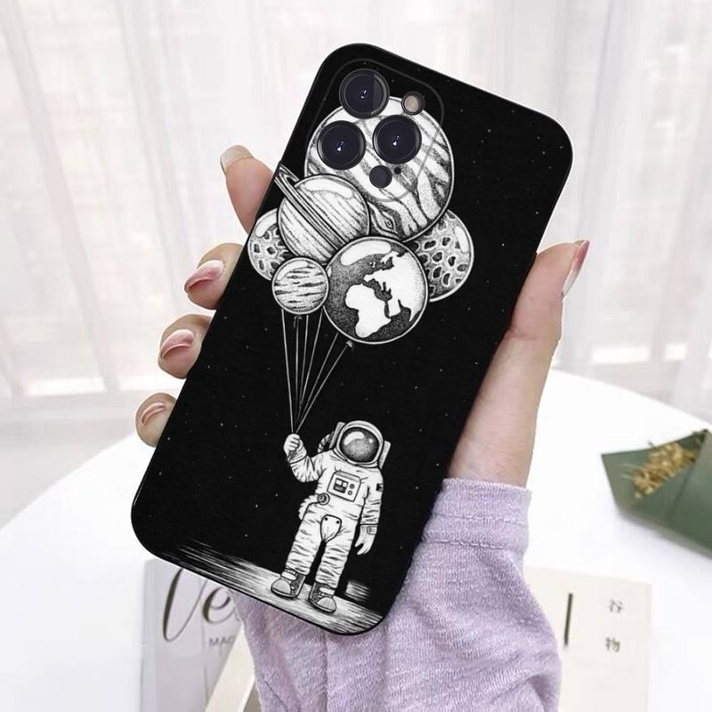 Moon Astronaut Phone Case For iPhone 8 7 6 6S Plus X SE 2020 XR XS 14 11 12 13 Mini Pro Max Mobile Case