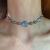 Hochwertige blaue Perlenkette für Damen - Schickes und cooles Design Schlüsselbein-Kette mit einzigartigem Anhänger