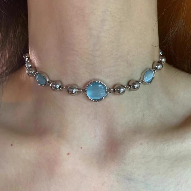 Hochwertige blaue Perlenkette für Damen - Schickes und cooles Design Schlüsselbein-Kette mit einzigartigem Anhänger