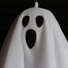 Yousheng Halloweenská závěsná dekorace duch Dynamický hororový efekt Snadná instalace Svítící závěsný duch Vnitřní venkovní ozdoba