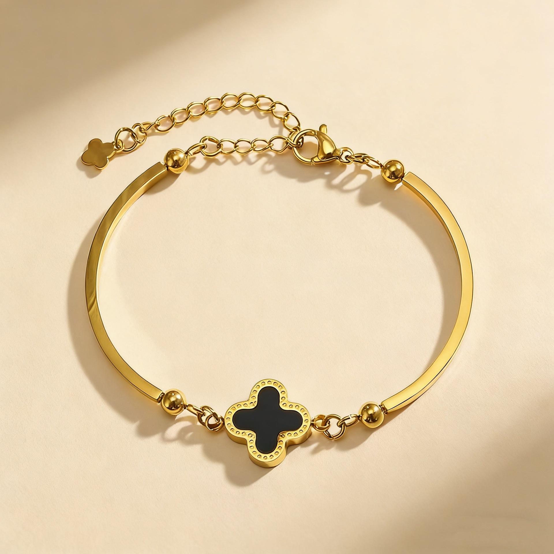 

Fashionable High-End Four-Leaf Clover Bracelet for Women, Light Luxury, Minimalist & Niche Design, Titanium Steel, Colorfast, Versatile Accessory