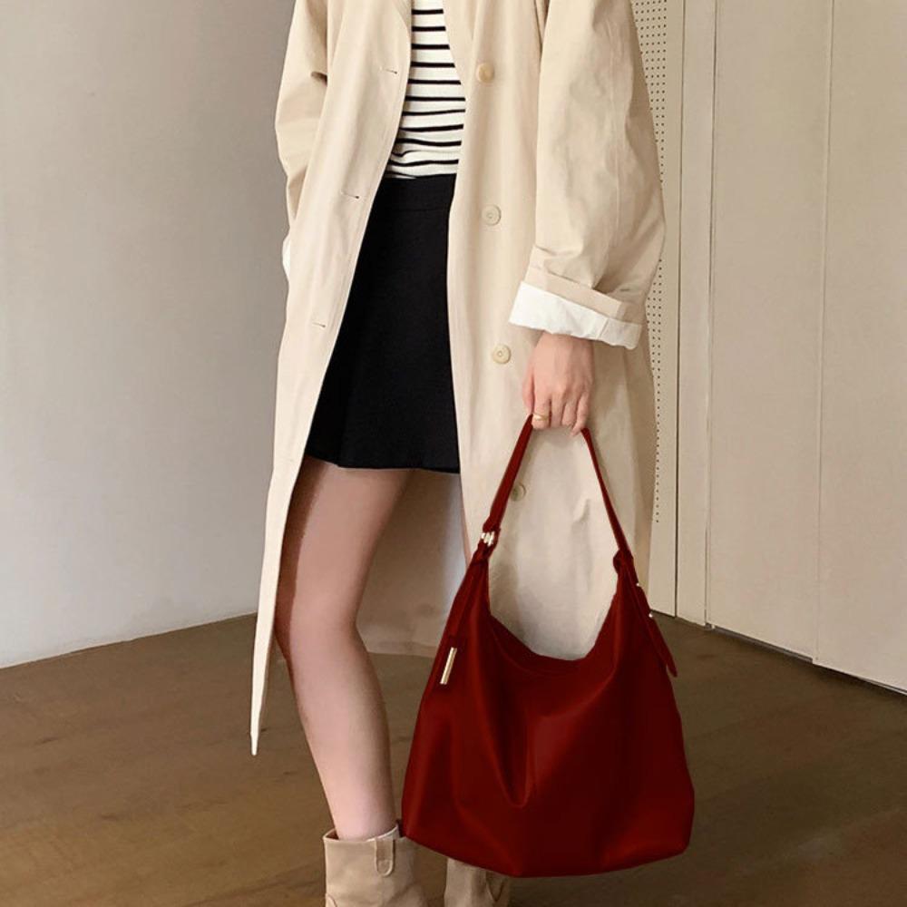2025 Niche Design New Commuter Fashion Tote Women's Bag Wedding Red Versatile Simple Large Capacity Shoulder Bag