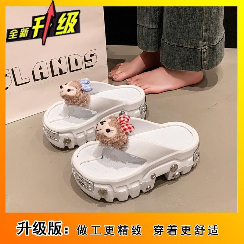 

In the summer of 2025, the new cartoon doll is worn outside, and the cute cool slippers are women s thick-soled and heightened flip-flops. Women s fli 37
