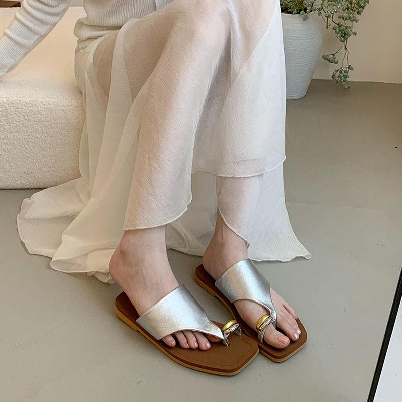 Fashion New In Summer Beach Slides Ladies Flats Slippers Luxury Fashion Metal Women Flats Slippers Shoes Female Sandals Flip flops