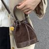 Stylish and simple contrasting color bucket bag women's autumn new shoulder messenger bag high value casual strap handbag