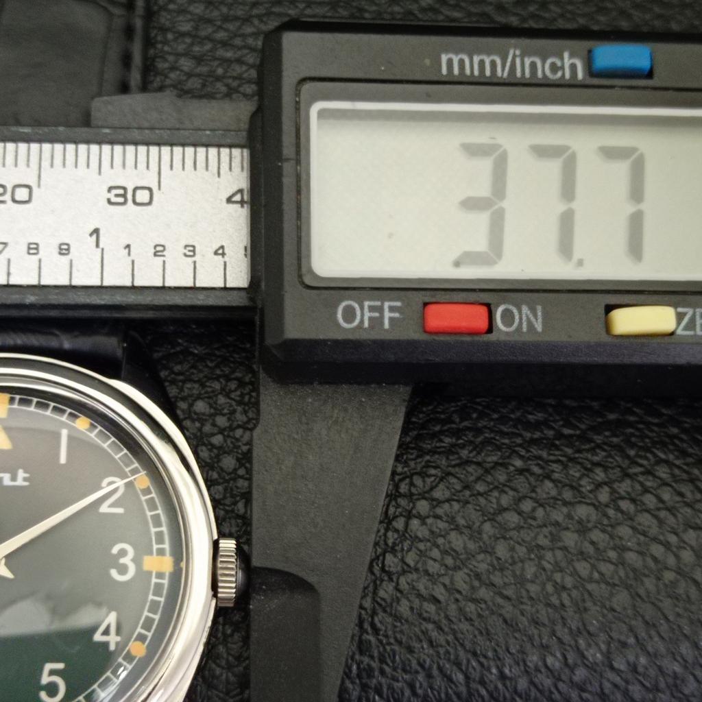 VINTAGE HMT HAND-WINDING INDIAN MENS BLACK COLOR DIAL WATCH A702806-1 R211-a702806