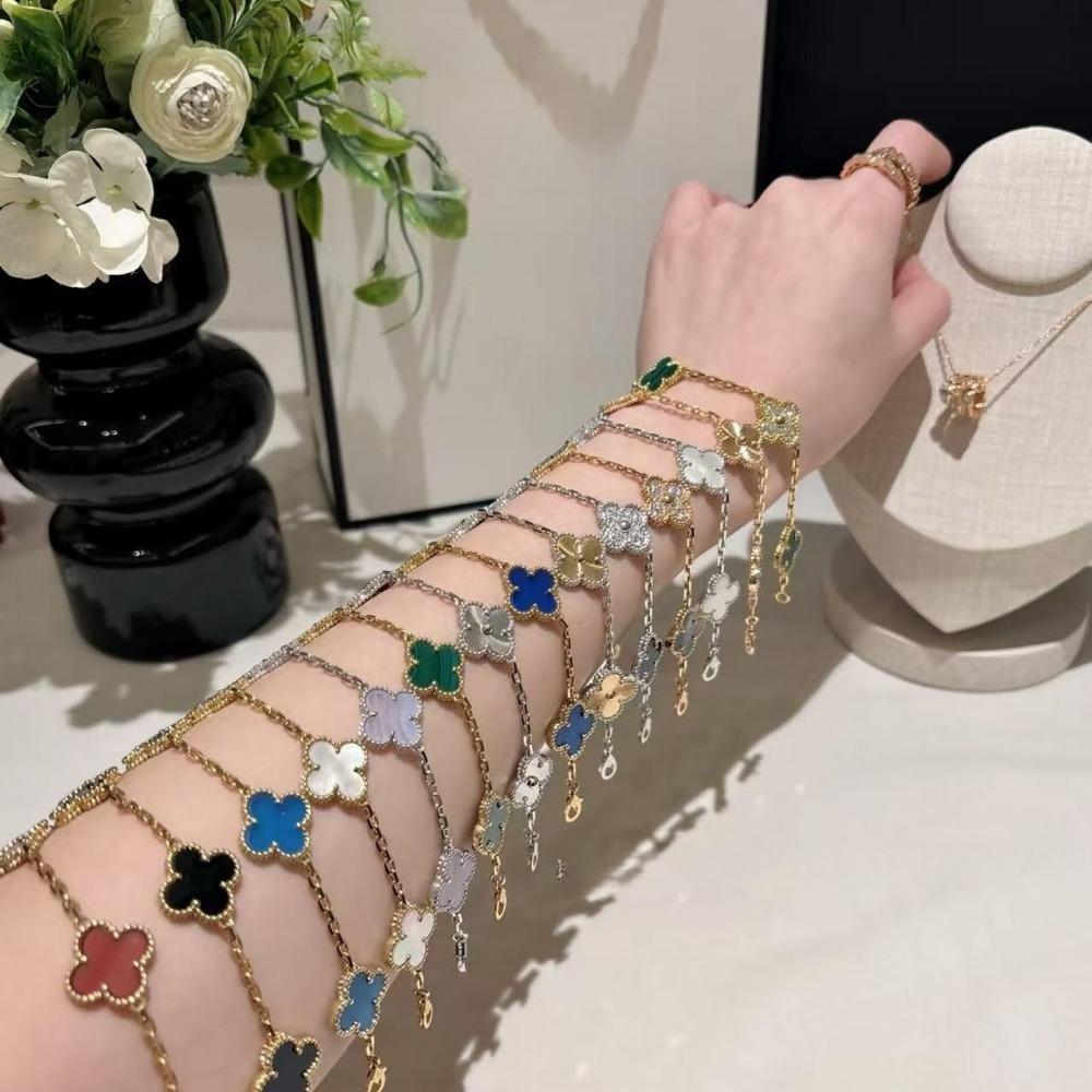 Hochwertiger roter Chalcedon Laser vierblättriges Kleeblatt fünfblütiges Armband 18K Roségold leichter Luxusschmuck Geschenk für Freundin